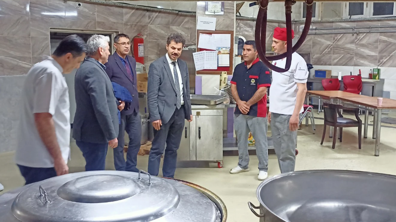 Rektör Yılmaz, iftarda öğrencilerle buluştu